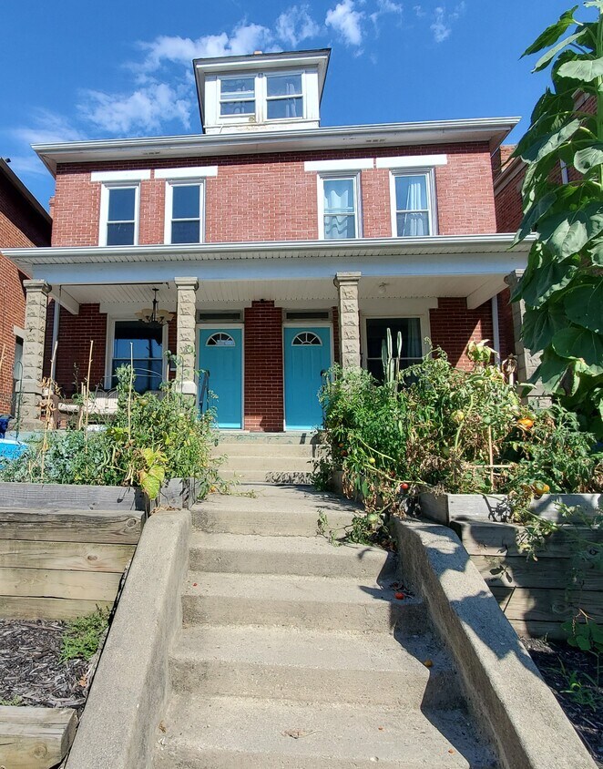 Primary Photo - 1212 Summit St