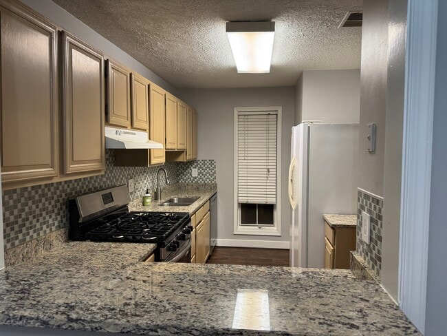 Building Photo - 10129 Oakton Terrace Rd