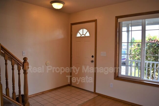 Building Photo - 214 Reeds Ln