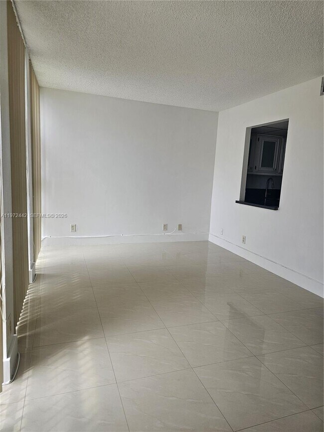 Foto del edificio - 801 Three Islands Boulevard