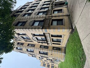 Building Photo - 6810 N Lakewood Ave