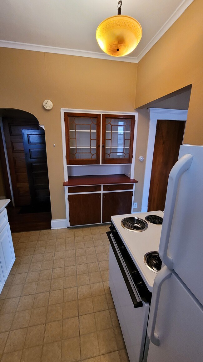Mueble de cocina empotrado - 70 E Hudson St