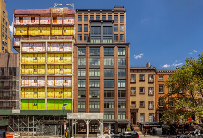Building Photo - Village Green West