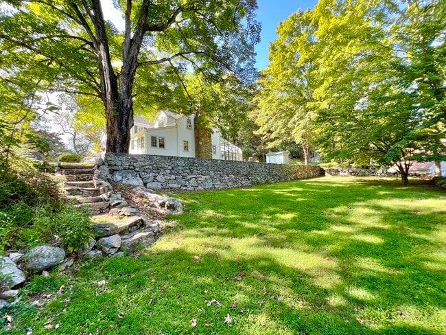 Building Photo - 301 Haviland Rd