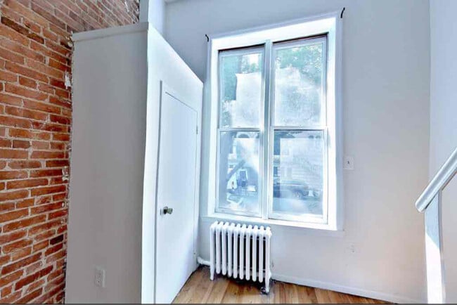 Building Photo - 140 W 82nd St