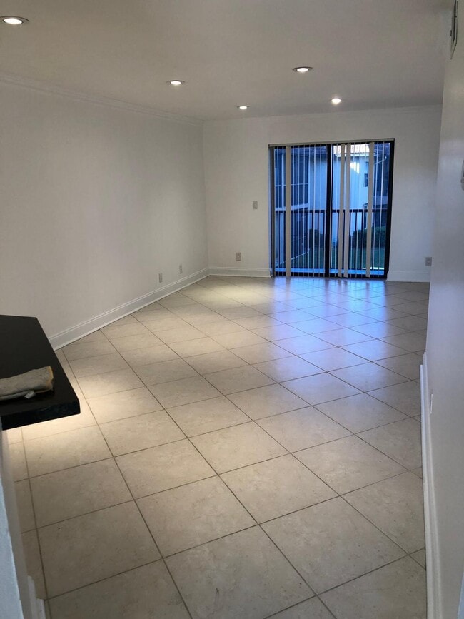 Building Photo - 21911 Lake Forest Cir