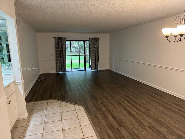 Building Photo - 417 Lakeview Dr