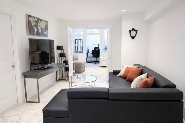 Building Photo - 246 Commonwealth Ave