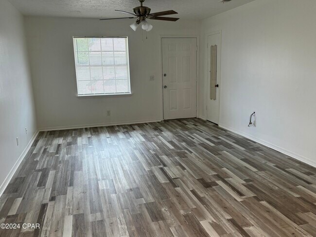 Foto del edificio - 3923 W 22nd St