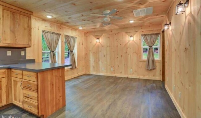 Building Photo - Lovely Single-Family Home