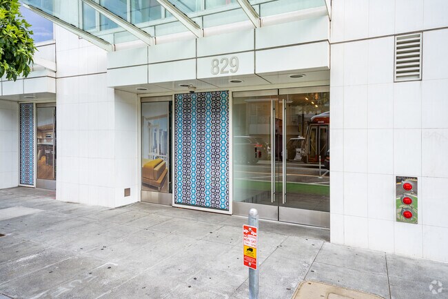Entrada - 829 Folsom St