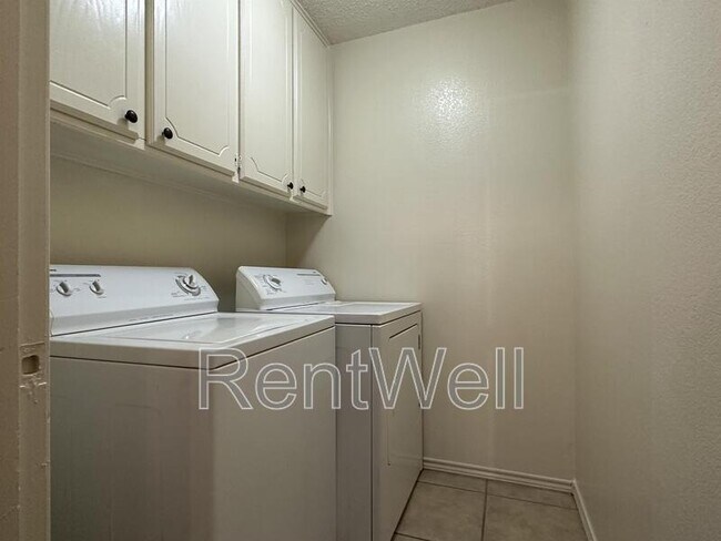 Foto del edificio - 6706 Grover Avenue - B