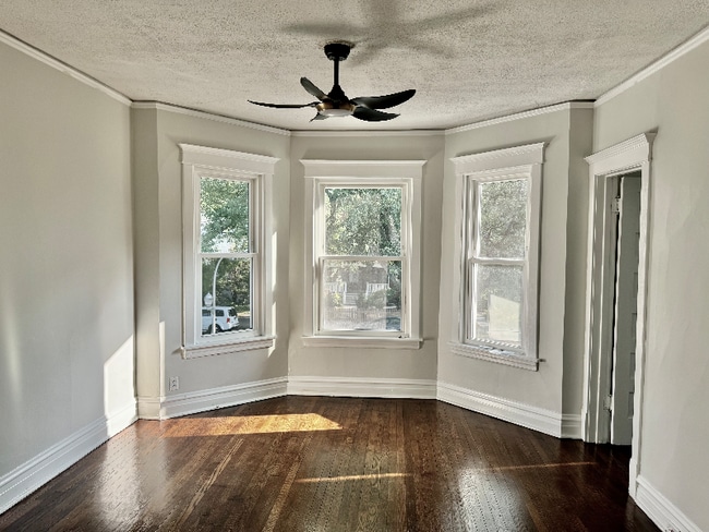 Photo - 1832 W Greenleaf Ave Apartment