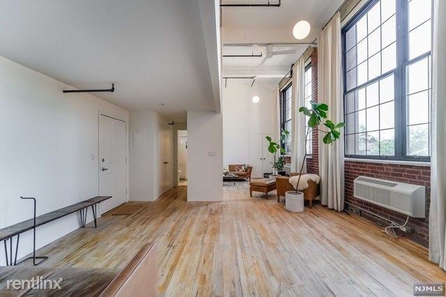 Foto del edificio - 1 br, 1 bath Condo - 366 Trenton Ave Unit 2C