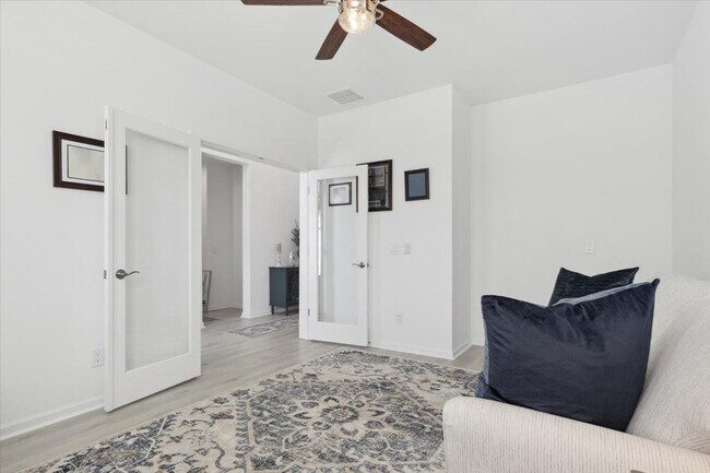 Foto del edificio - 636 Horizon Ct
