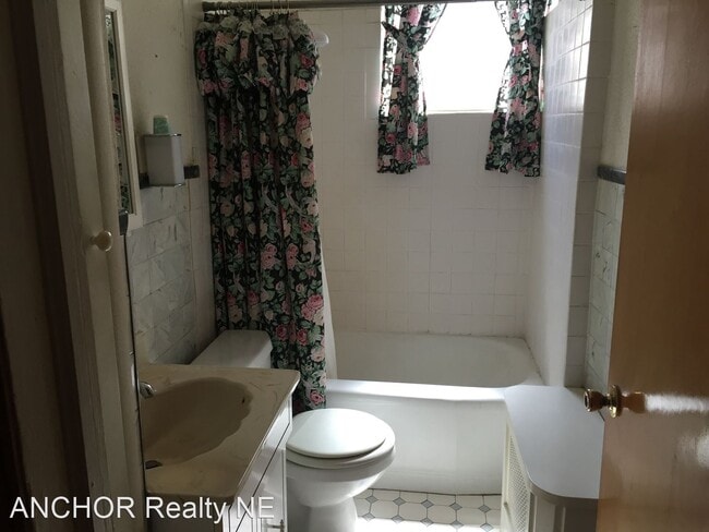 Building Photo - 4 br, 1.5 bath House - 7113 Tulip St.