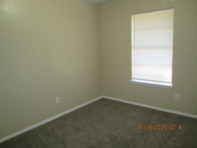 Building Photo - 2025 Brandi Ln