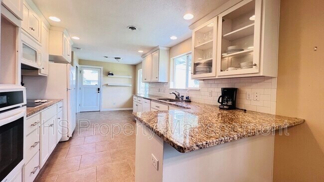 Building Photo - 521 Rd 40