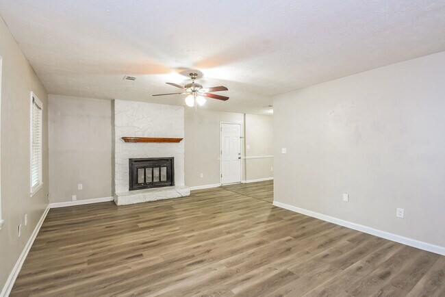 Foto del edificio - 4624 N View Rd NW