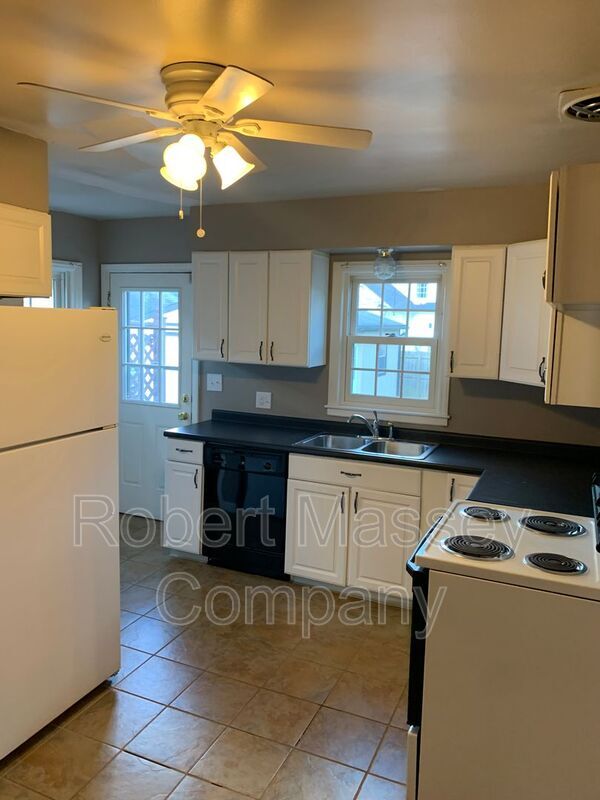 Building Photo - 3925 Ormond Rd