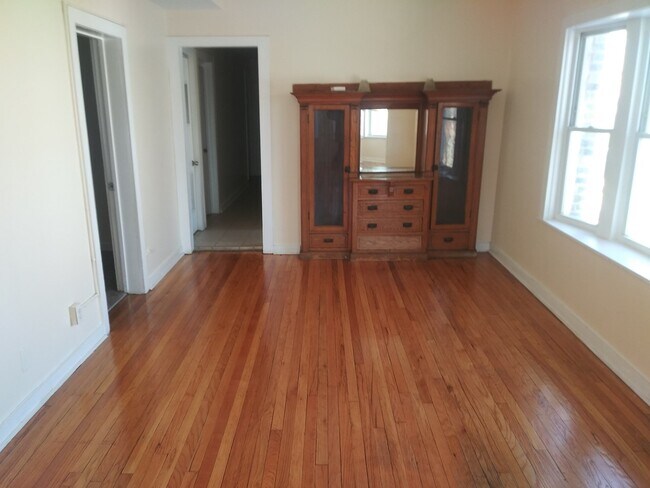 Foto del edificio - 11130 S Vernon Ave