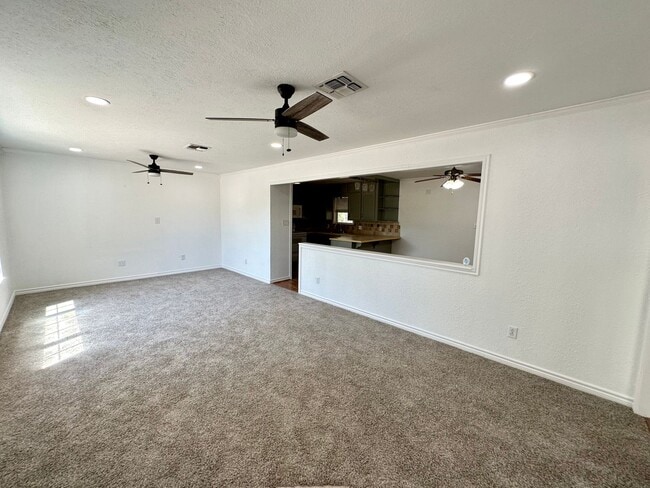 Building Photo - Valley Mills - Quiet Street 3/1 with detached 2 car garage