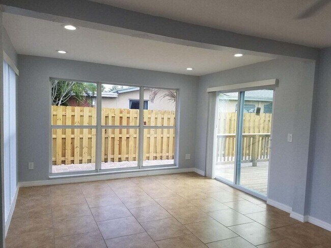 Foto del edificio - 130 W Ocean Dr