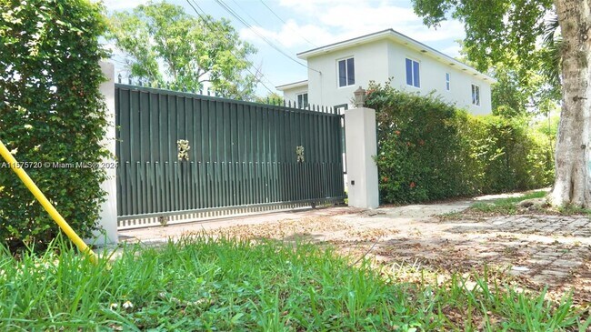 Foto del edificio - 1252 SW 13th St