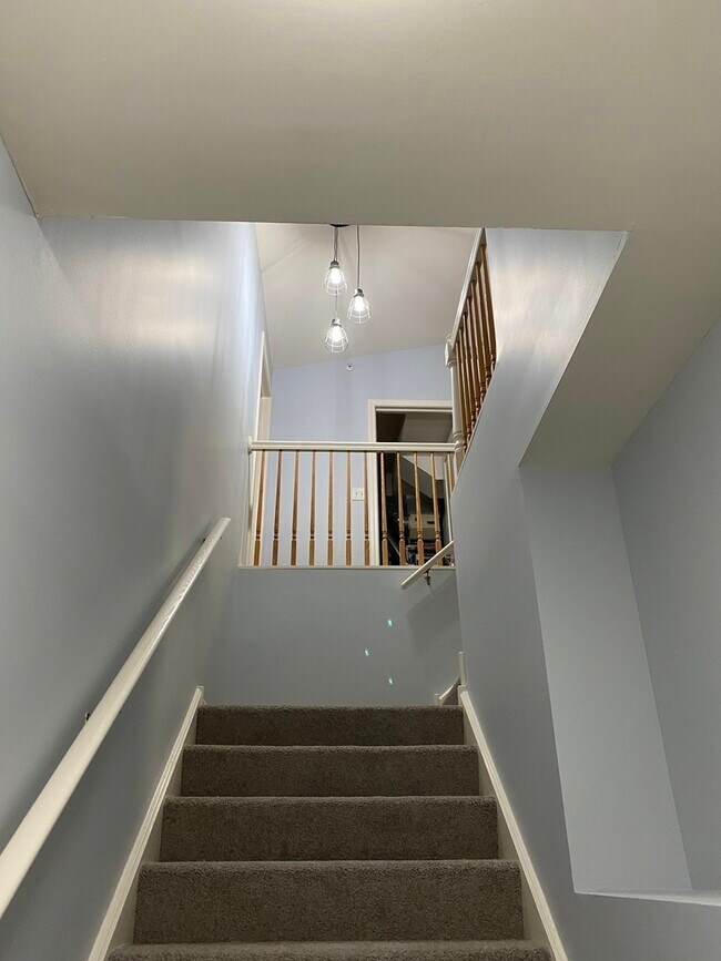 Building Photo - 979 Kensington Dr