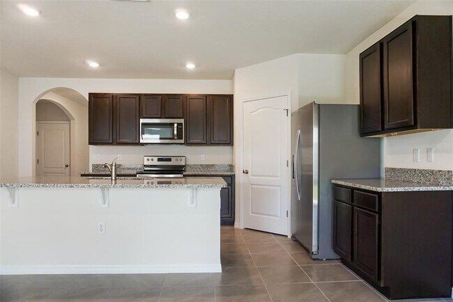 Building Photo - 2548 Ryland Falls Dr