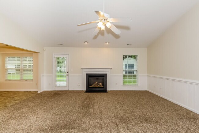 Foto del edificio - 12405 Poplar Forest Dr