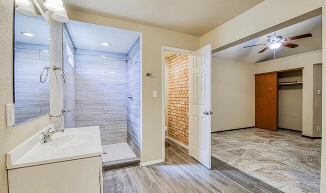 Building Photo - 1460 Sierra De Oro Drive