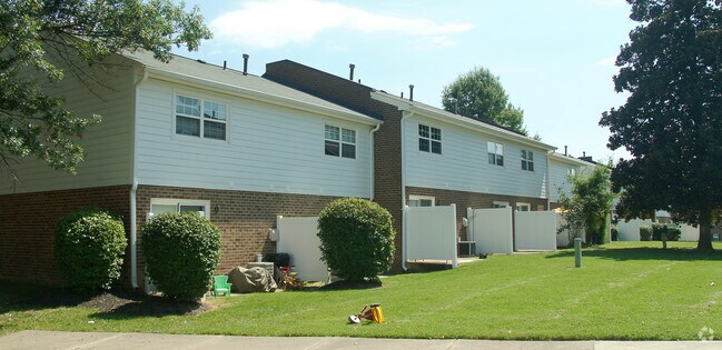 Foto del edificio - Courthouse Green West Apartments