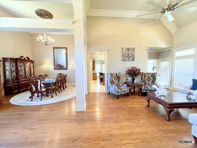 Building Photo - Stunning Stonebridge Home