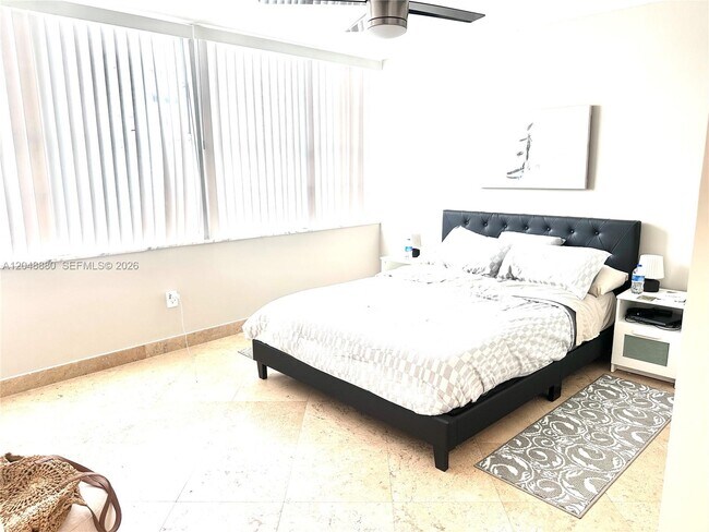 Building Photo - 18021 Biscayne Blvd