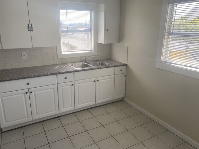 Building Photo - Lovely 2 Bedroom, 1 Bathroom Unit in Vallejo!