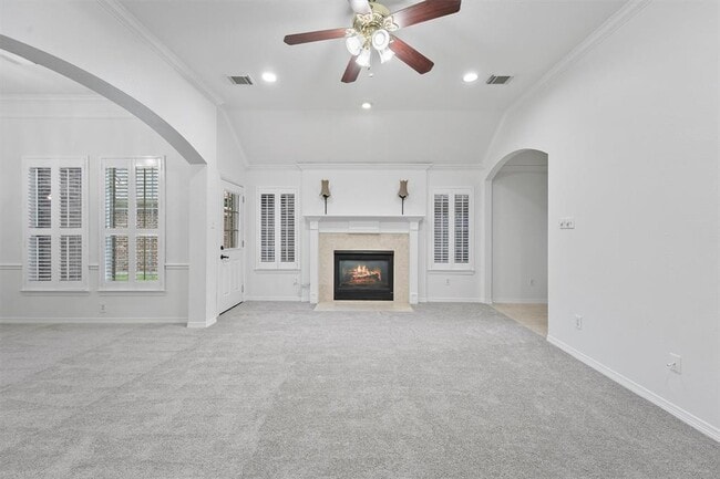 Building Photo - 403 Pine Creek Dr