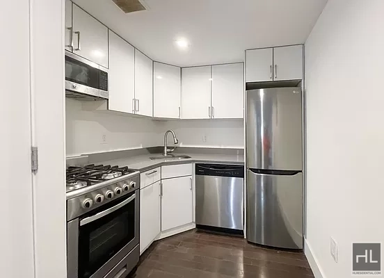 Foto del edificio - Convertible 2 bedroom w/ in unit Washer & ...