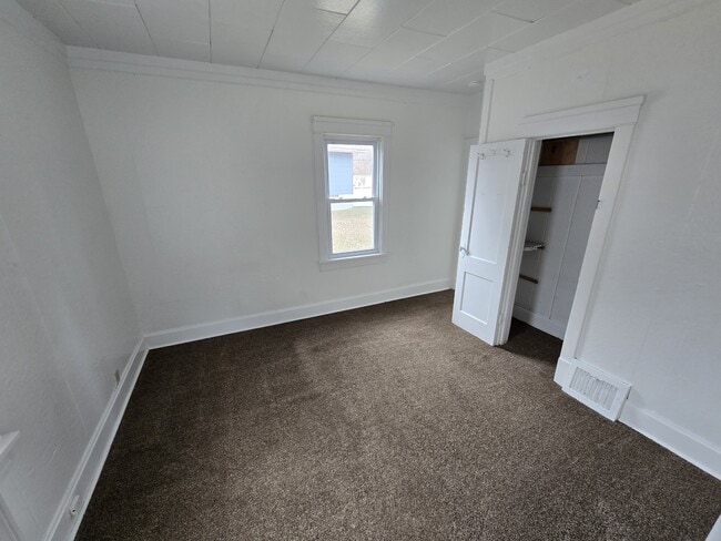 Foto del edificio - 615 Pekin Ave