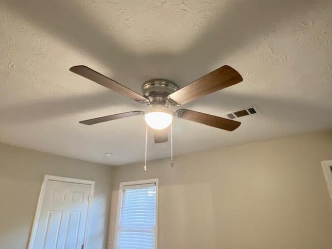 Building Photo - 454 Lexington Dr