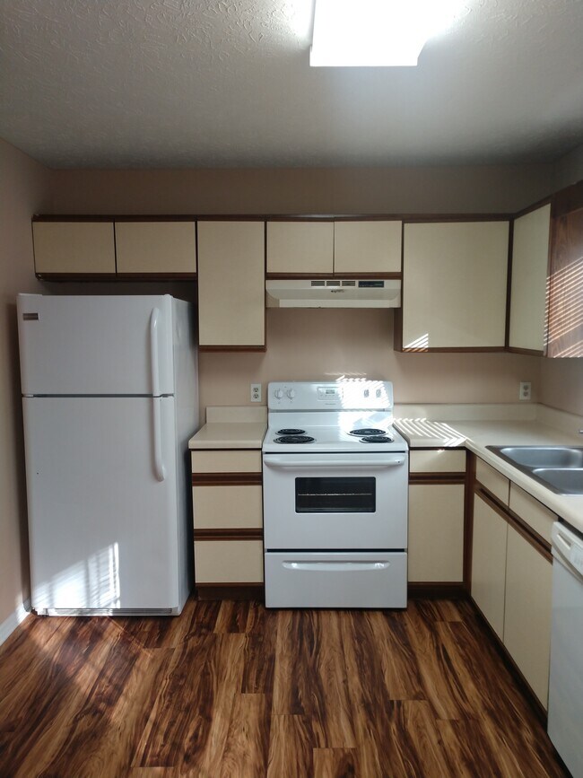 Foto del edificio - 1819 Summerhaven Ave