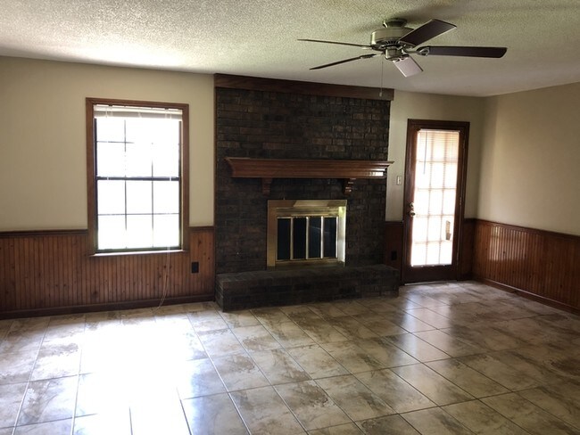 Foto del edificio - 3 Bedroom 2 Bathroom Family Home.