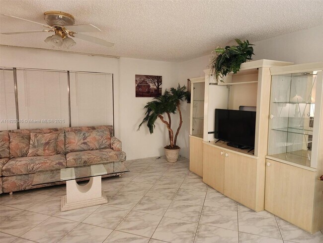 Foto del edificio - 5150 Lakefront Blvd