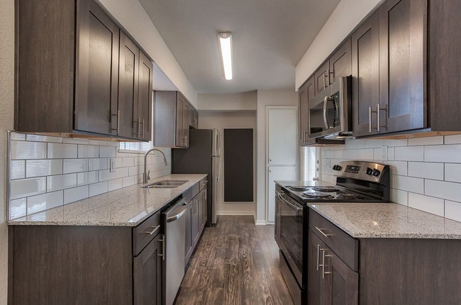 Building Photo - Maya at White Rock