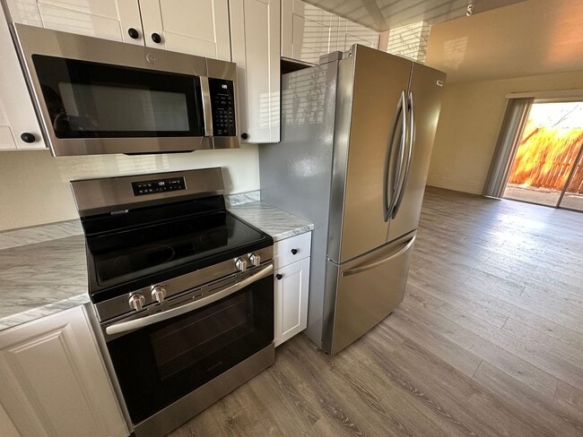 Building Photo - APARTMENT - UPTOWN SEDONA