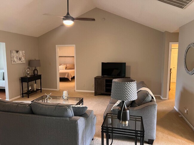 Foto del edificio - 401 Hidden Creek Cir