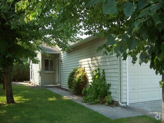 Building Photo - 332 Ponderosa St
