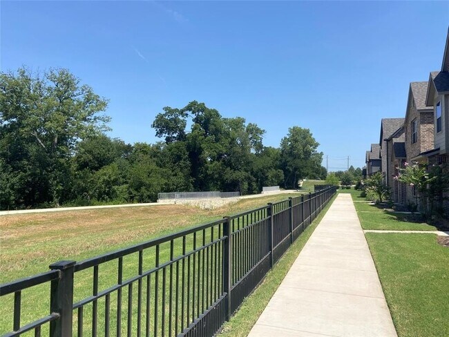 Building Photo - 1945 McClane Dr