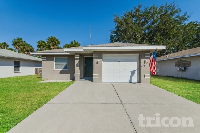 Building Photo - 2835 31st Ave E