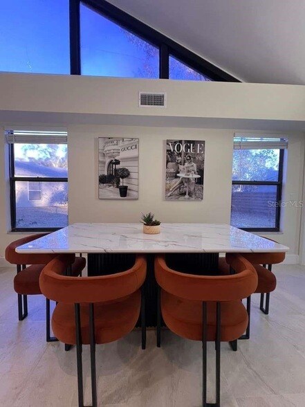 Foto del edificio - 8240 Cypress Lake Dr